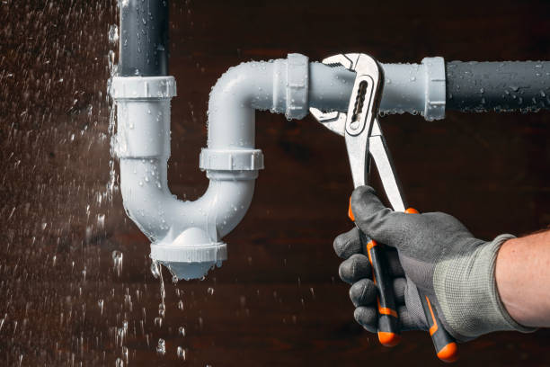 Professional Emergency Plumber technician working in Green Lane, PA